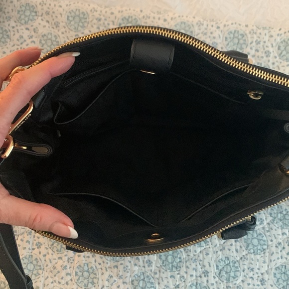 Michael Kors, large leather satchel☘️HP☘️ - Picture 4 of 9